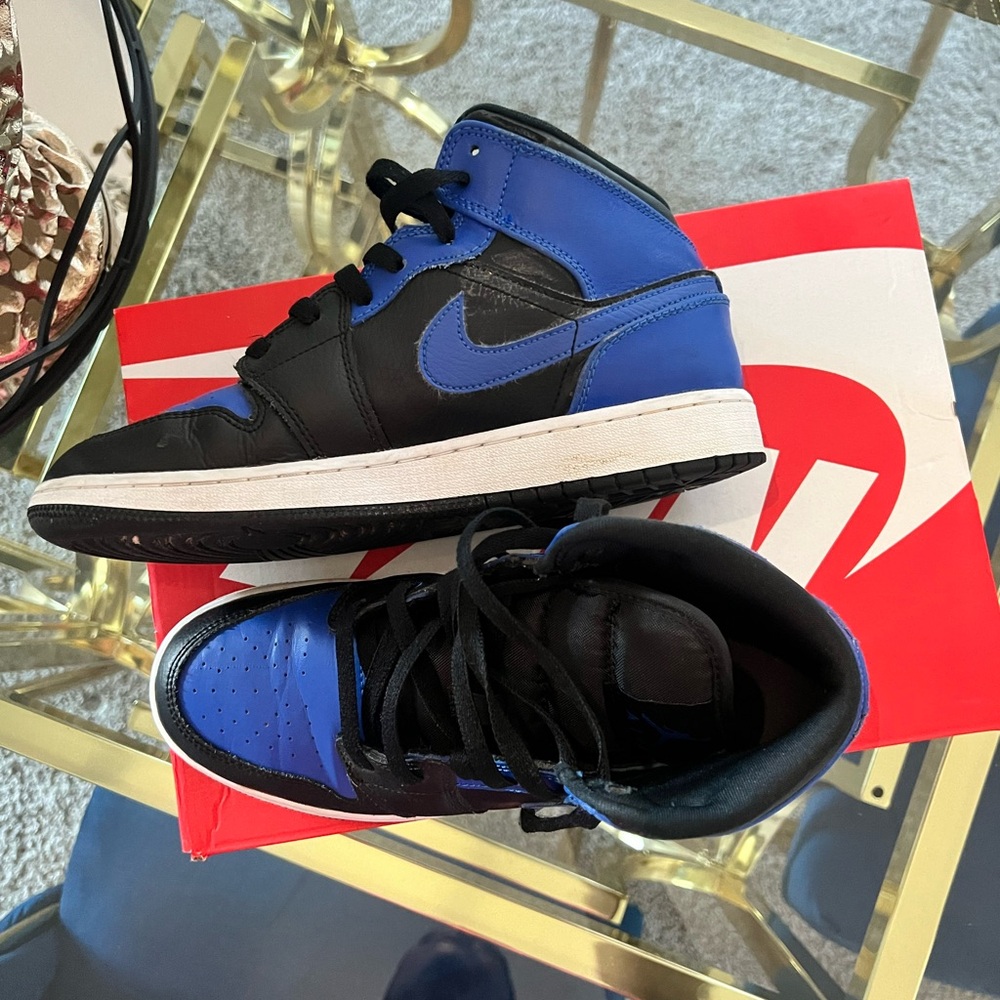 Kids gently used Nikes